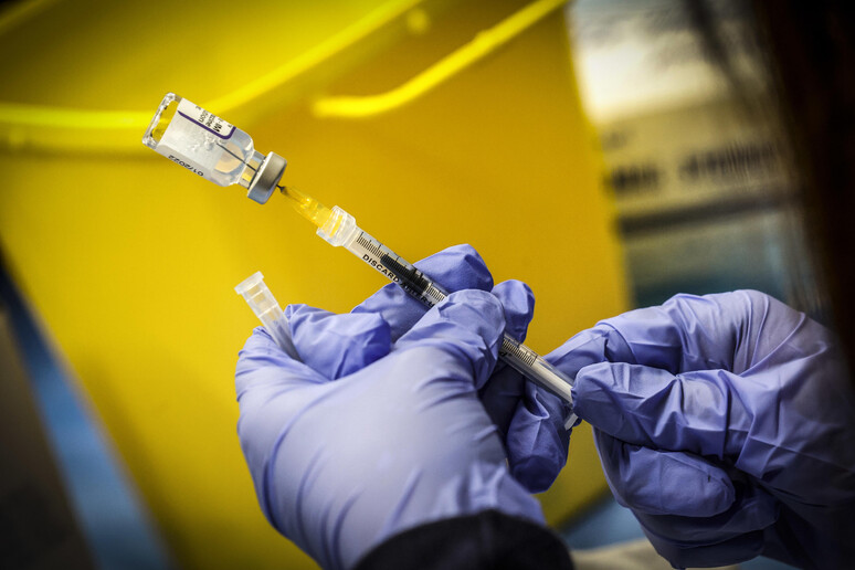 Vaccini anti-Covid - RIPRODUZIONE RISERVATA