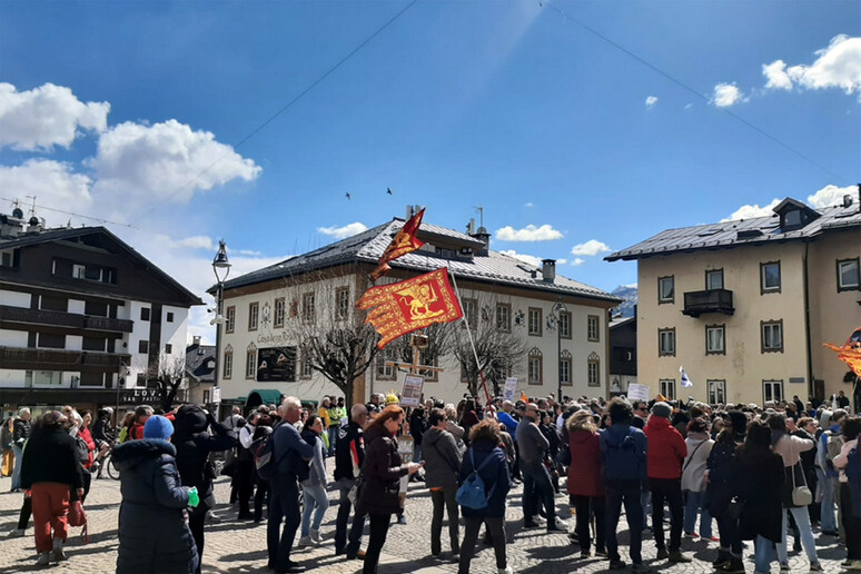 - RIPRODUZIONE RISERVATA