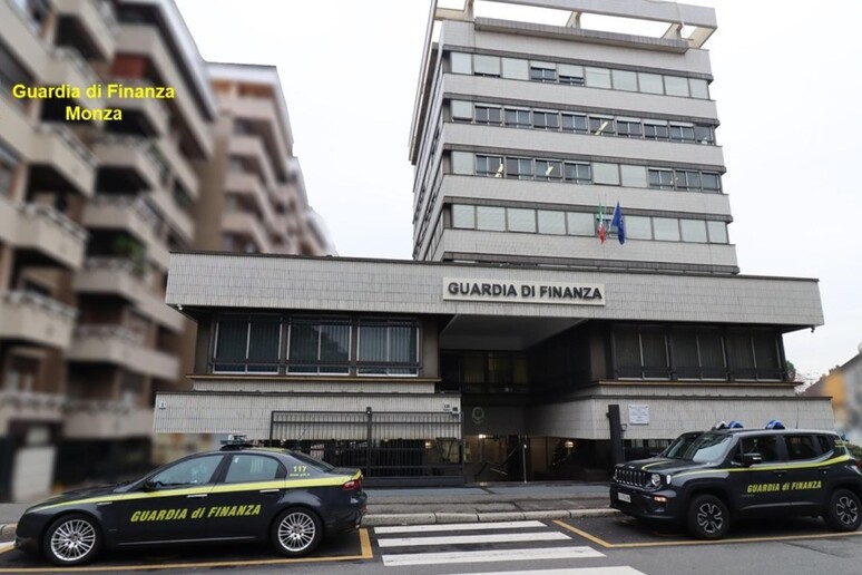 - RIPRODUZIONE RISERVATA