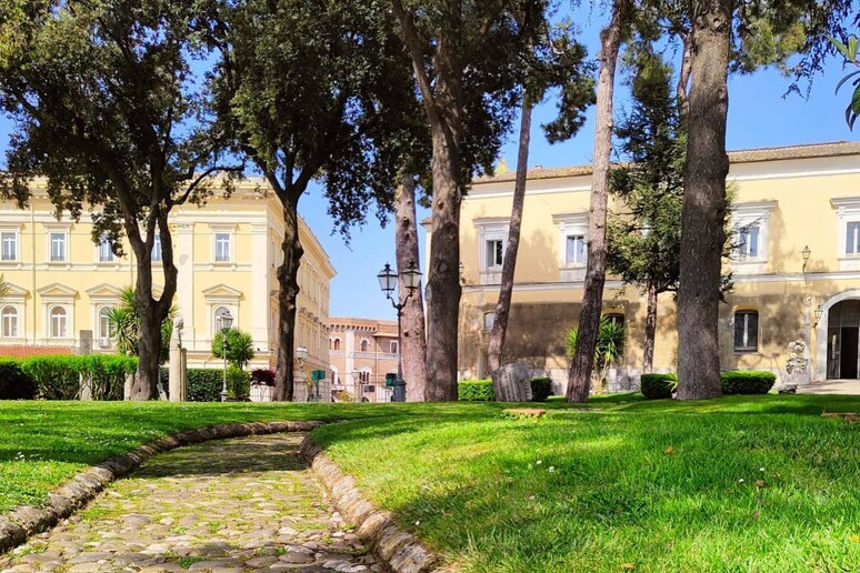- RIPRODUZIONE RISERVATA