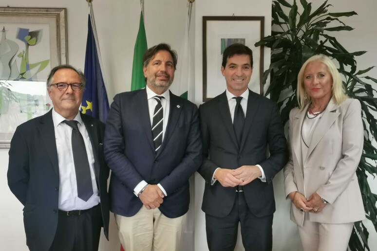 - RIPRODUZIONE RISERVATA