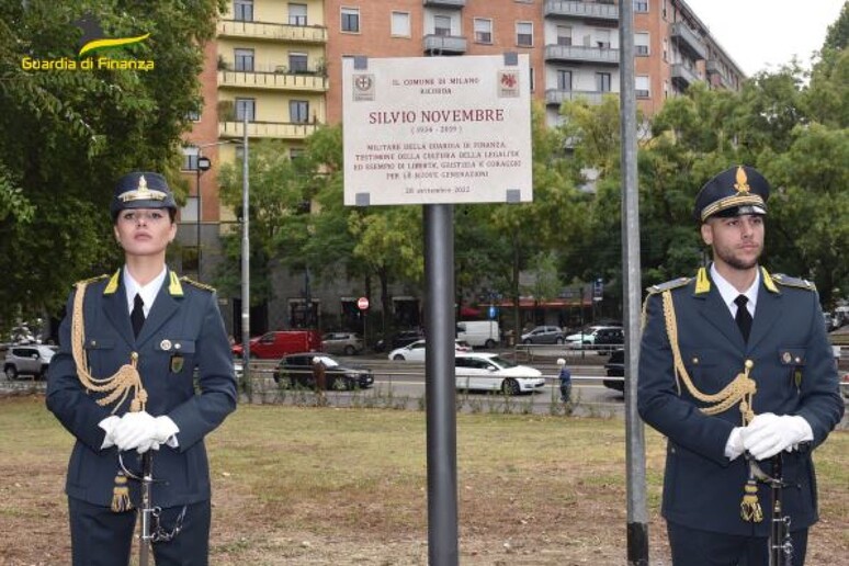 - RIPRODUZIONE RISERVATA