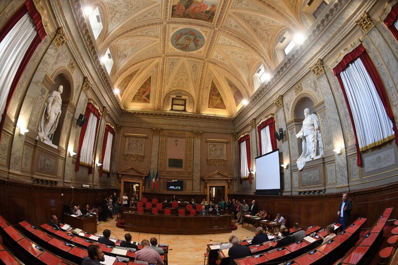 - RIPRODUZIONE RISERVATA