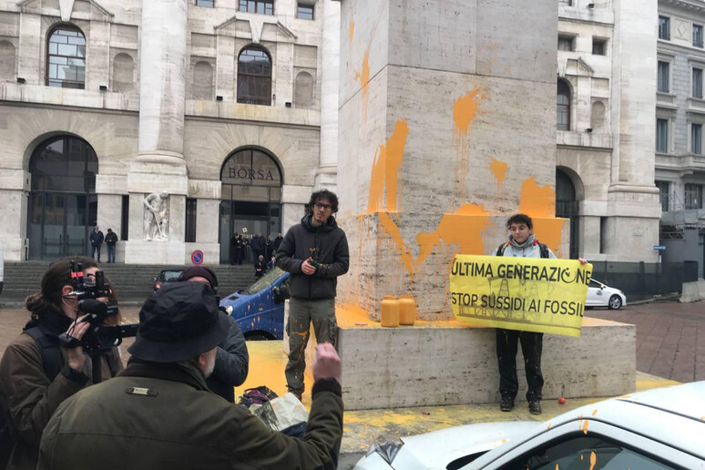 - RIPRODUZIONE RISERVATA