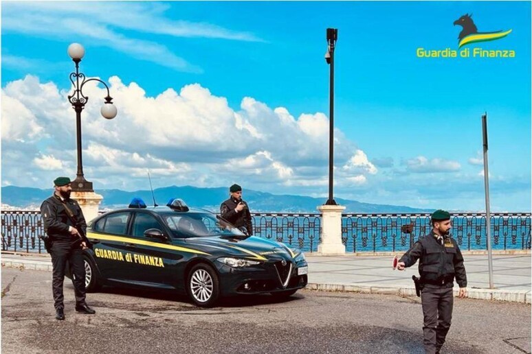 - RIPRODUZIONE RISERVATA