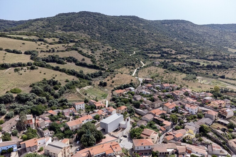 - RIPRODUZIONE RISERVATA