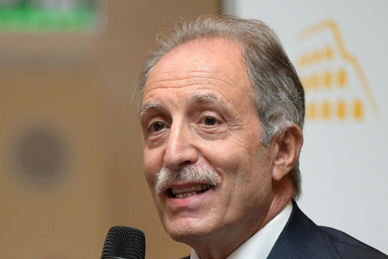 -     RIPRODUZIONE RISERVATA