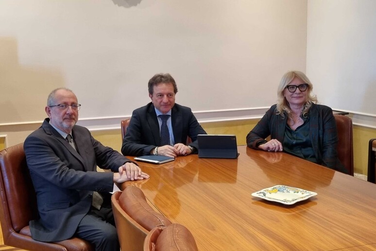 -     RIPRODUZIONE RISERVATA