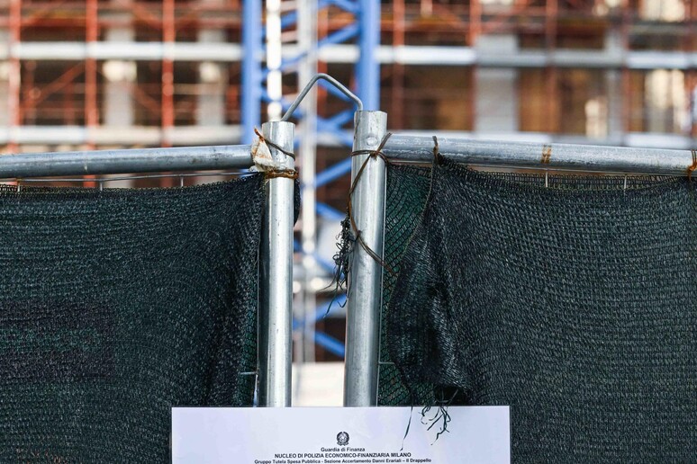 - RIPRODUZIONE RISERVATA