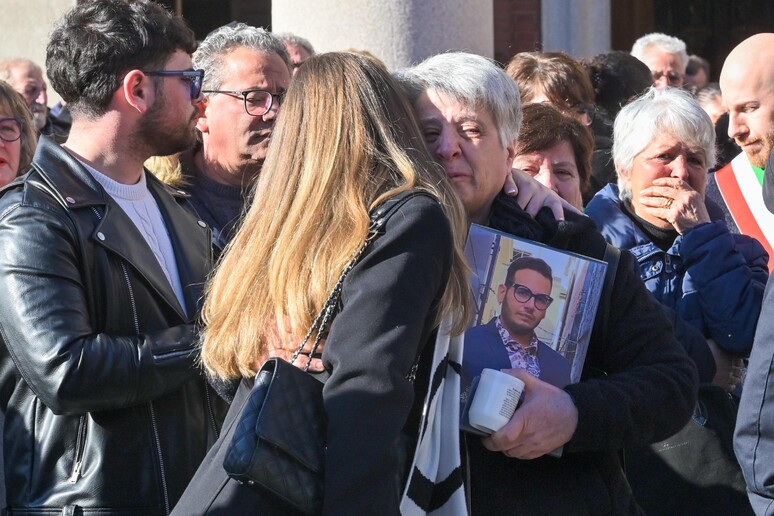 - RIPRODUZIONE RISERVATA