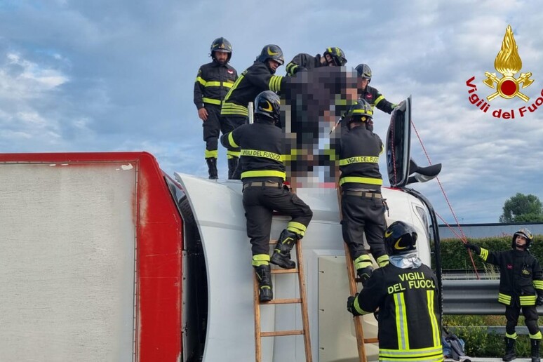 - RIPRODUZIONE RISERVATA