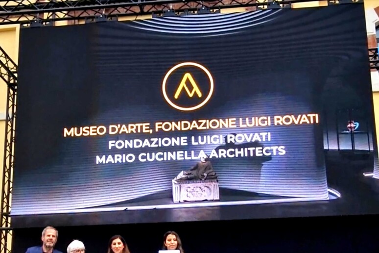 - RIPRODUZIONE RISERVATA