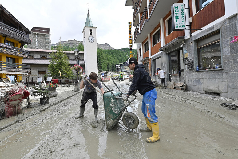 - RIPRODUZIONE RISERVATA