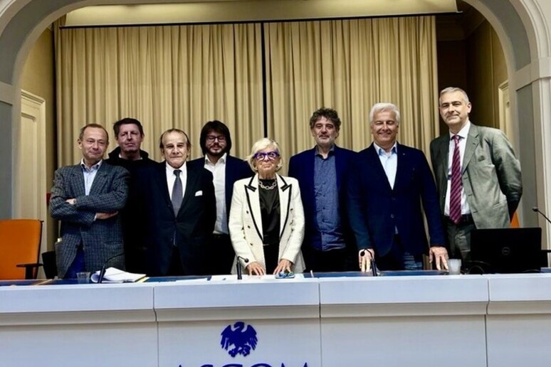 - RIPRODUZIONE RISERVATA