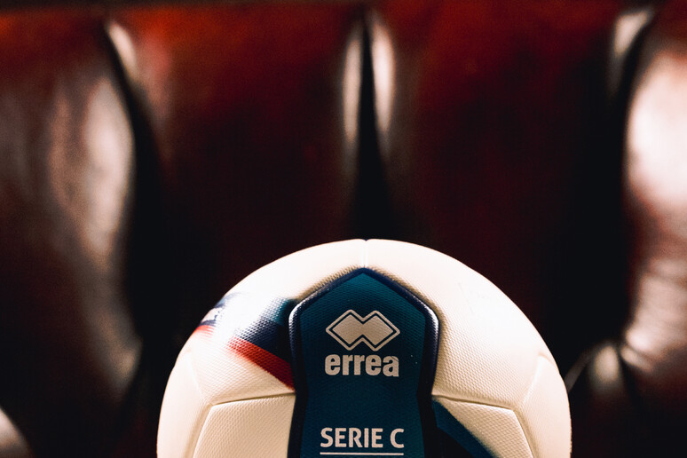 - RIPRODUZIONE RISERVATA