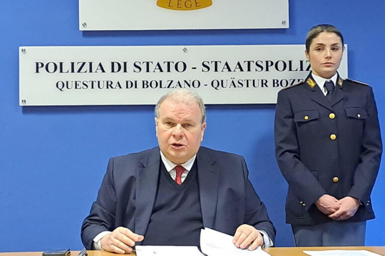 - RIPRODUZIONE RISERVATA