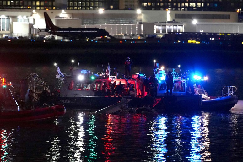 Scontro aereo-elicottero militare a D.C, vittime