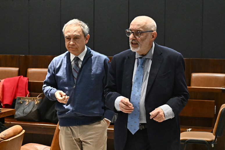 - RIPRODUZIONE RISERVATA