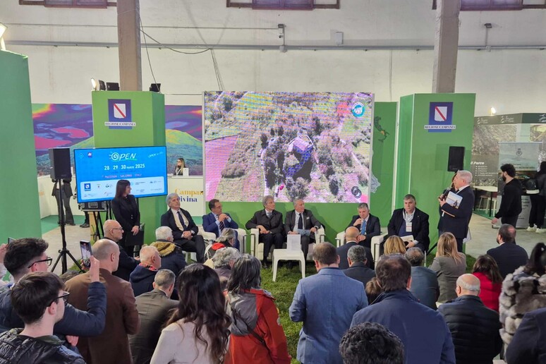 - RIPRODUZIONE RISERVATA