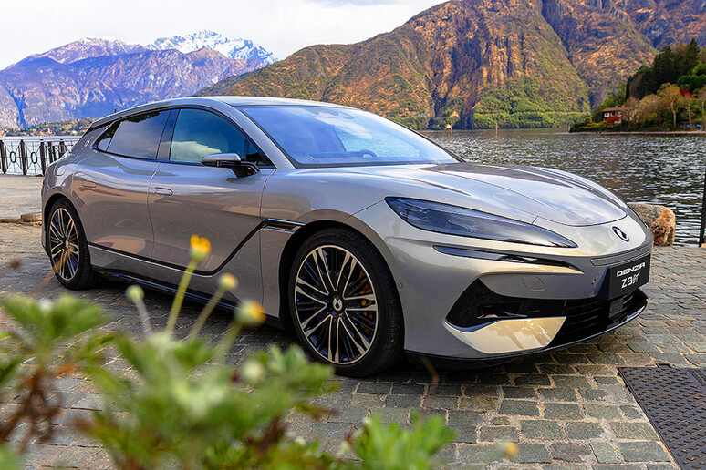 Denza Z9GT debutto europeo - RIPRODUZIONE RISERVATA
