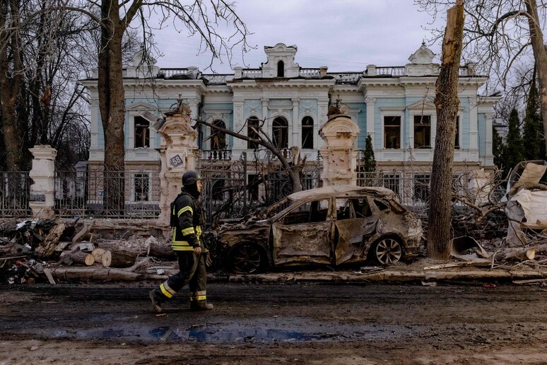 Von der Leyen: "Barbaro attacco russo a Sumy, ora imporre la tregua" © ANSA/AFP