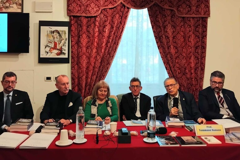 - RIPRODUZIONE RISERVATA