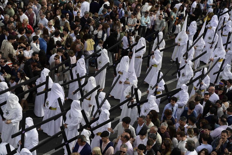 Settimana Santa: la processione dei penitenti della confraternita di San Gonzalo