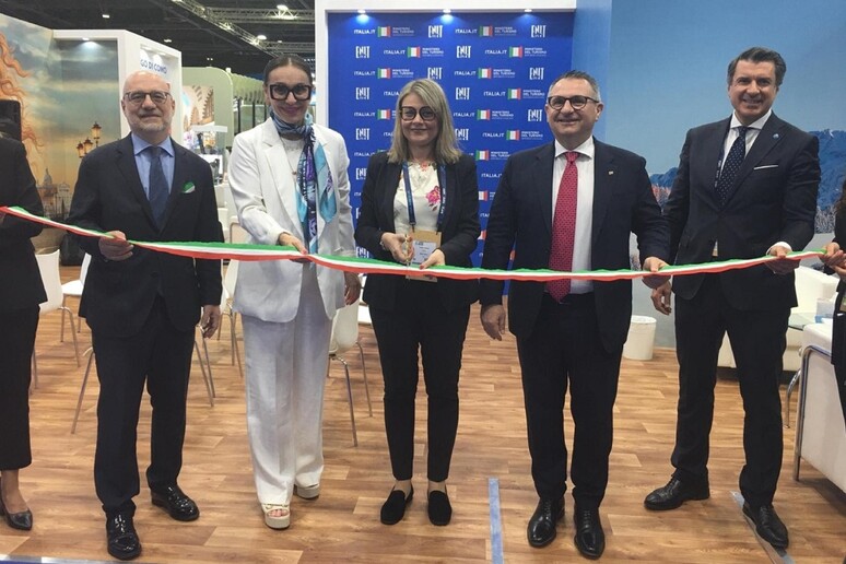 - RIPRODUZIONE RISERVATA