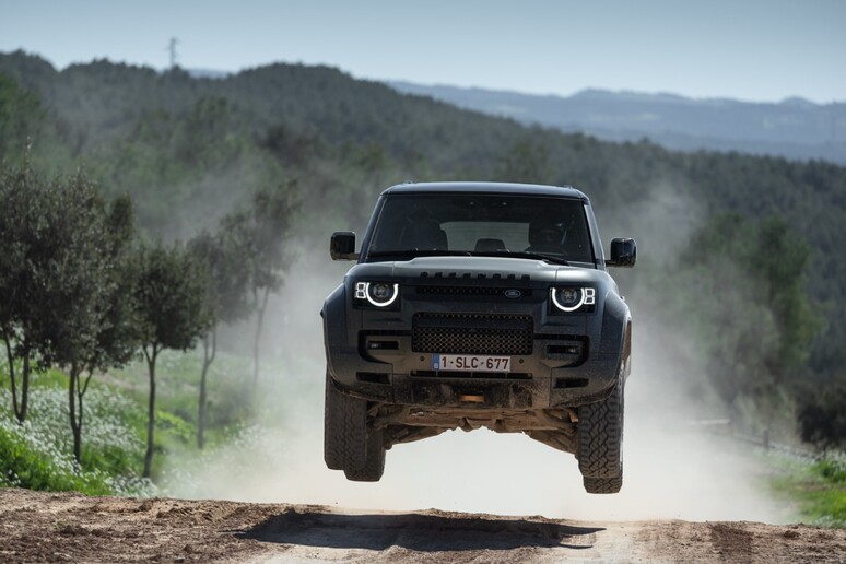 Land Rover Defender OCTA, oltre i confini dell 'off-road - RIPRODUZIONE RISERVATA