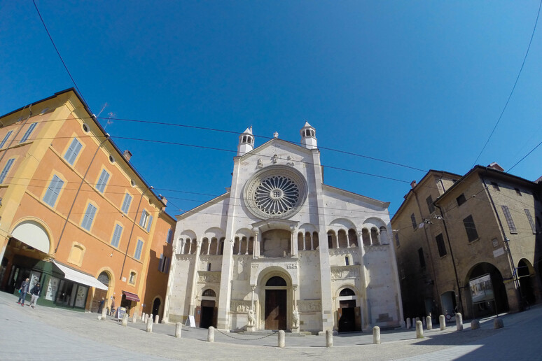 - RIPRODUZIONE RISERVATA