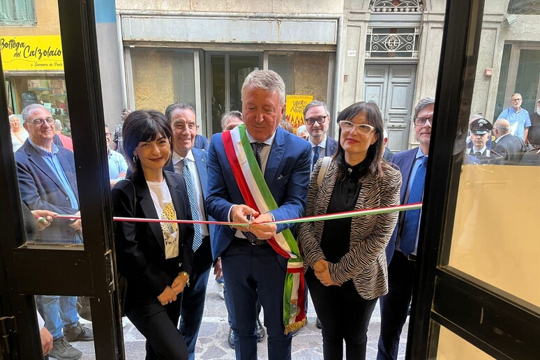 - RIPRODUZIONE RISERVATA