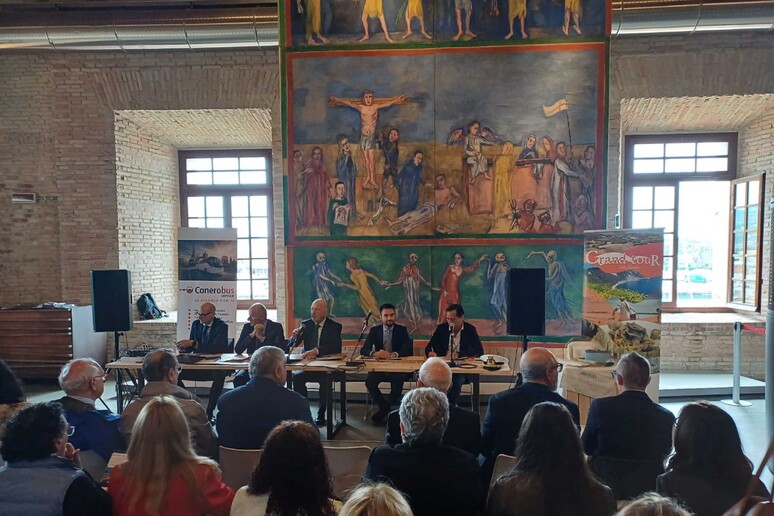 - RIPRODUZIONE RISERVATA