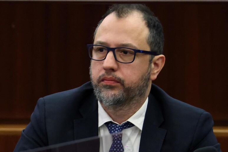 - RIPRODUZIONE RISERVATA