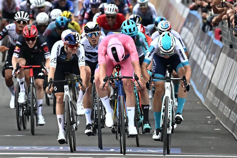 Giro d 'Italia cycling tour - 5 stage - RIPRODUZIONE RISERVATA