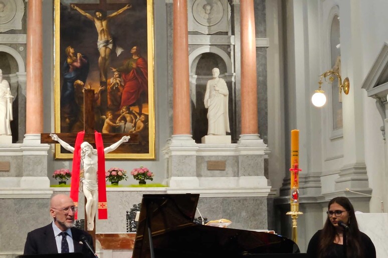 - RIPRODUZIONE RISERVATA