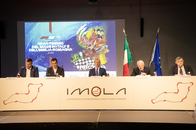 - RIPRODUZIONE RISERVATA