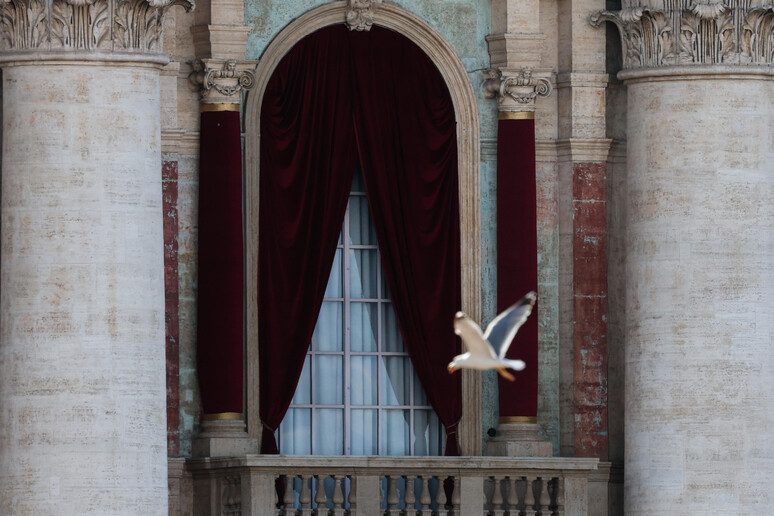 Conclave: l 'attesa in Piazza San Pietro - RIPRODUZIONE RISERVATA