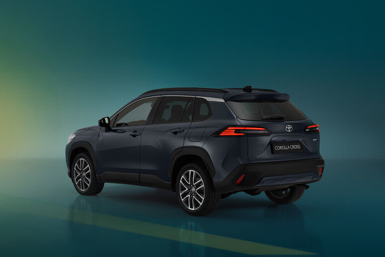 Toyota Corolla Cross abbina efficienza ibrida e design moderno - RIPRODUZIONE RISERVATA