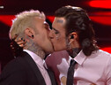 Sanremo: Rosa Chemical show, bacia e mima amplesso con Fedez (ANSA)