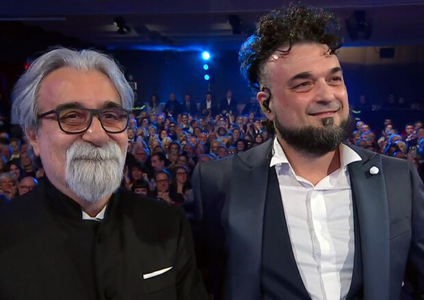 Sanremo: ovazione all'Ariston per il maestro Vessicchio © ANSA
