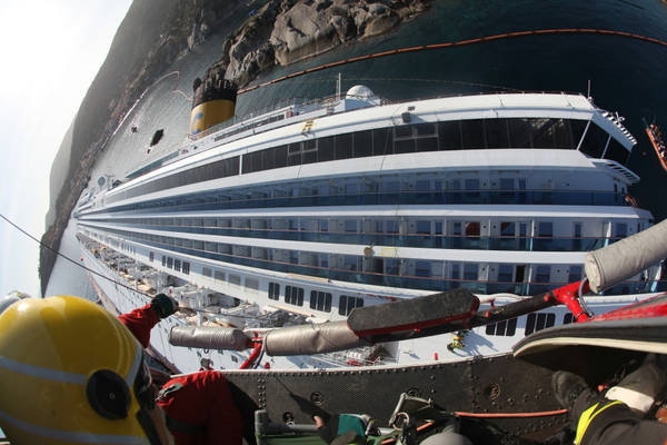 Operazione congiunta dei vigili del fuoco e del nucleo SAF sul relitto della Costa Concordia