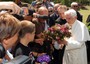 Benedetto XVI con dei fiori ad Aosta