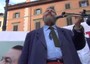 Ferrara al trucco prima di manifestazione