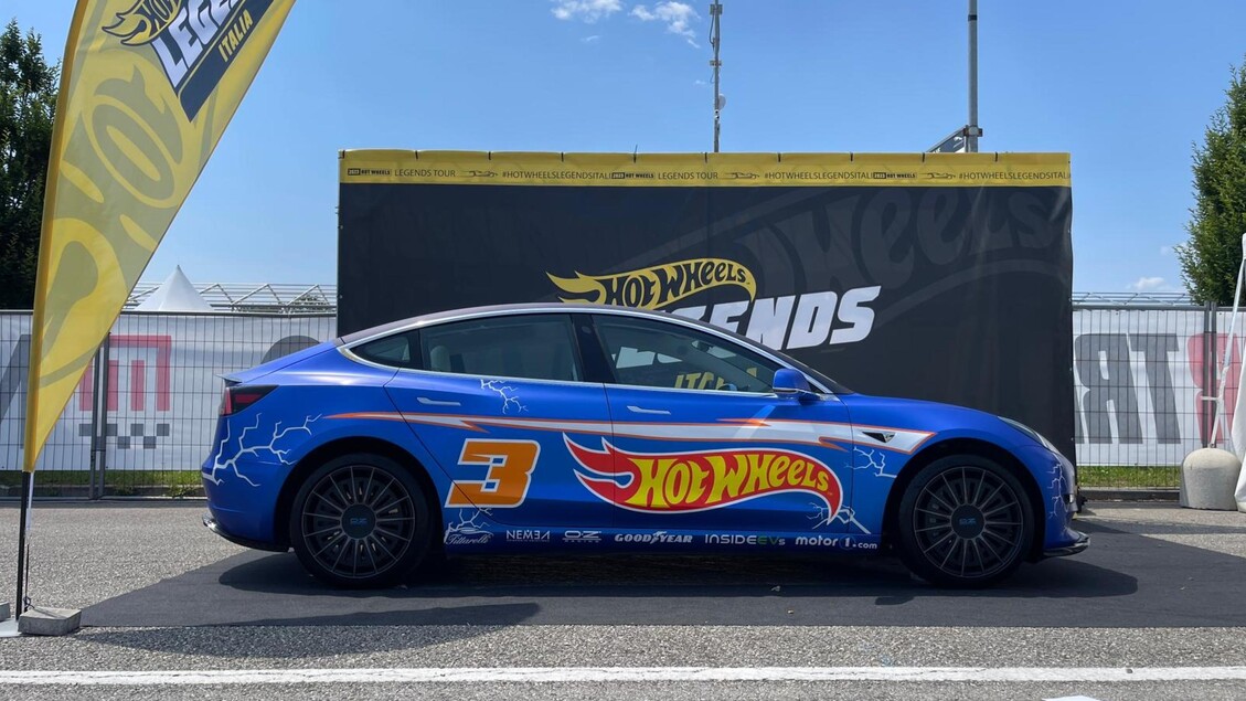 Al Mimo la Tesla Hot Wheels, Model 3 in versione giocattolo - RIPRODUZIONE RISERVATA