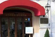 Grillo 'detenuto' in albergo, cala lenzuola da stanza