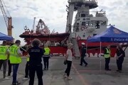 Migranti, la nave di Open Arms al porto di Marina di Carrara
