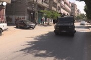 Gaza, la parata dei combattenti palestinesi con mezzi militari israeliani