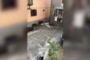 Maltempo, fiumi d'acqua nelle strade di Pont-Saint-Martin