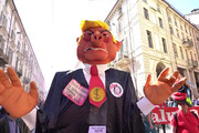 Primo Maggio, a Torino spuntano i fantocci di Trump e Meloni