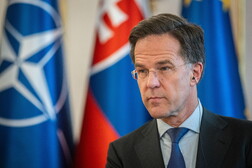 Rutte: "Paesi arrivino al 2% del Pil per la difesa entro l'estate"